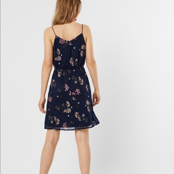 VERO MODA Wonda Floral Mini Dress NWT - Picture 4 of 6